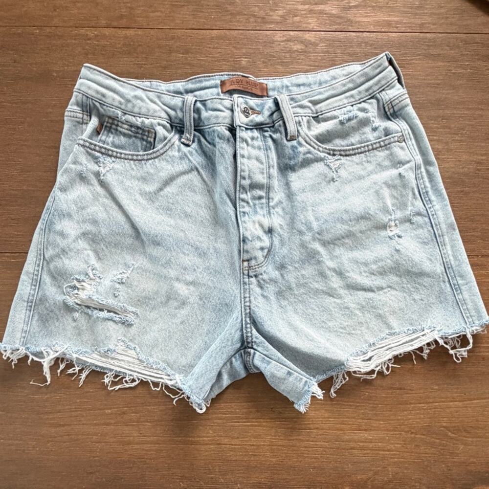 Judy Blue Women’s XL Light Wash Distressed High Rise Cutoff Denim Shorts